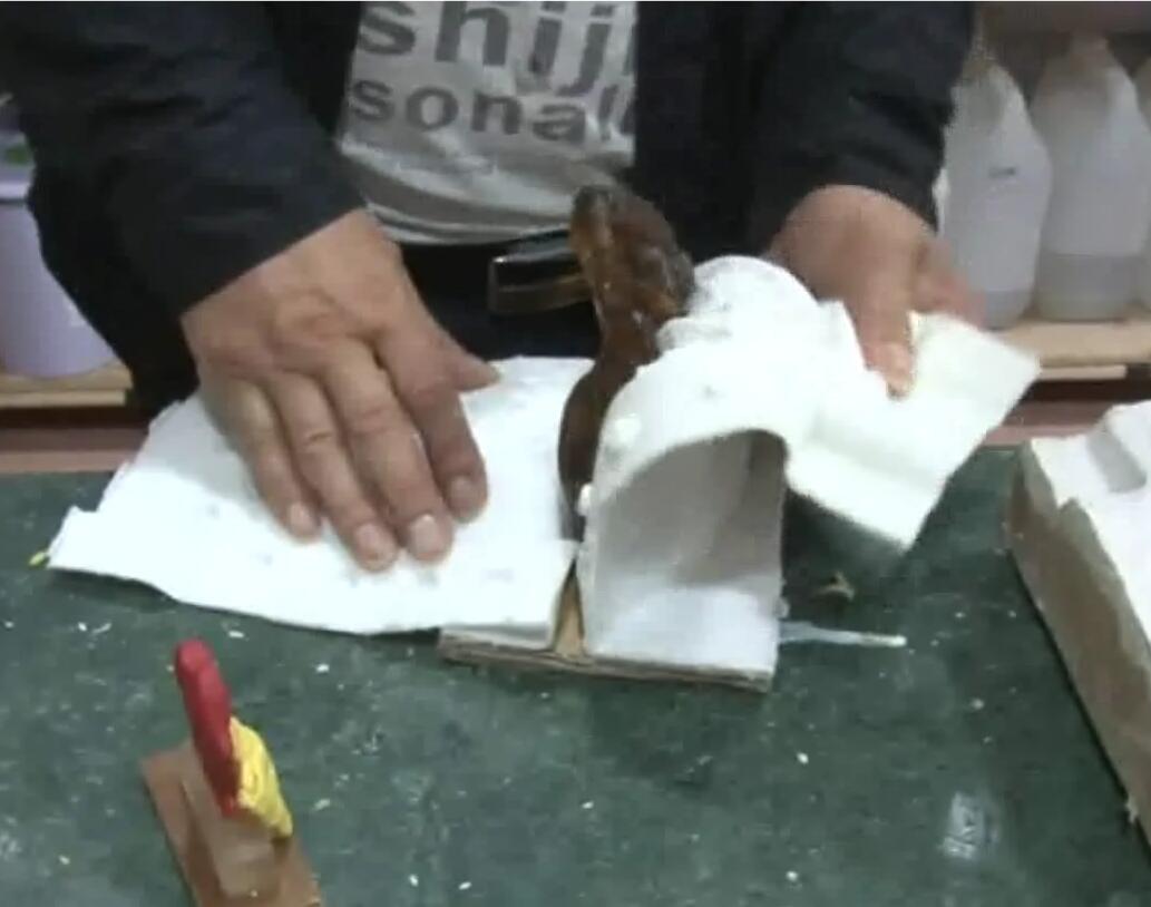 工業(yè)級模具硅膠開模拆邊困難怎么辦？