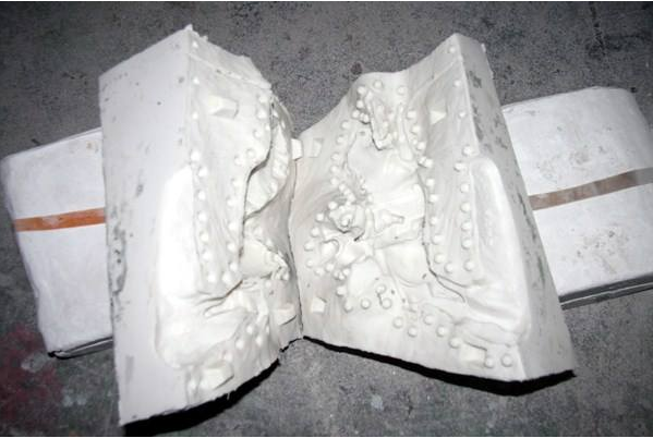 如何避免模具硅膠制品破裂？